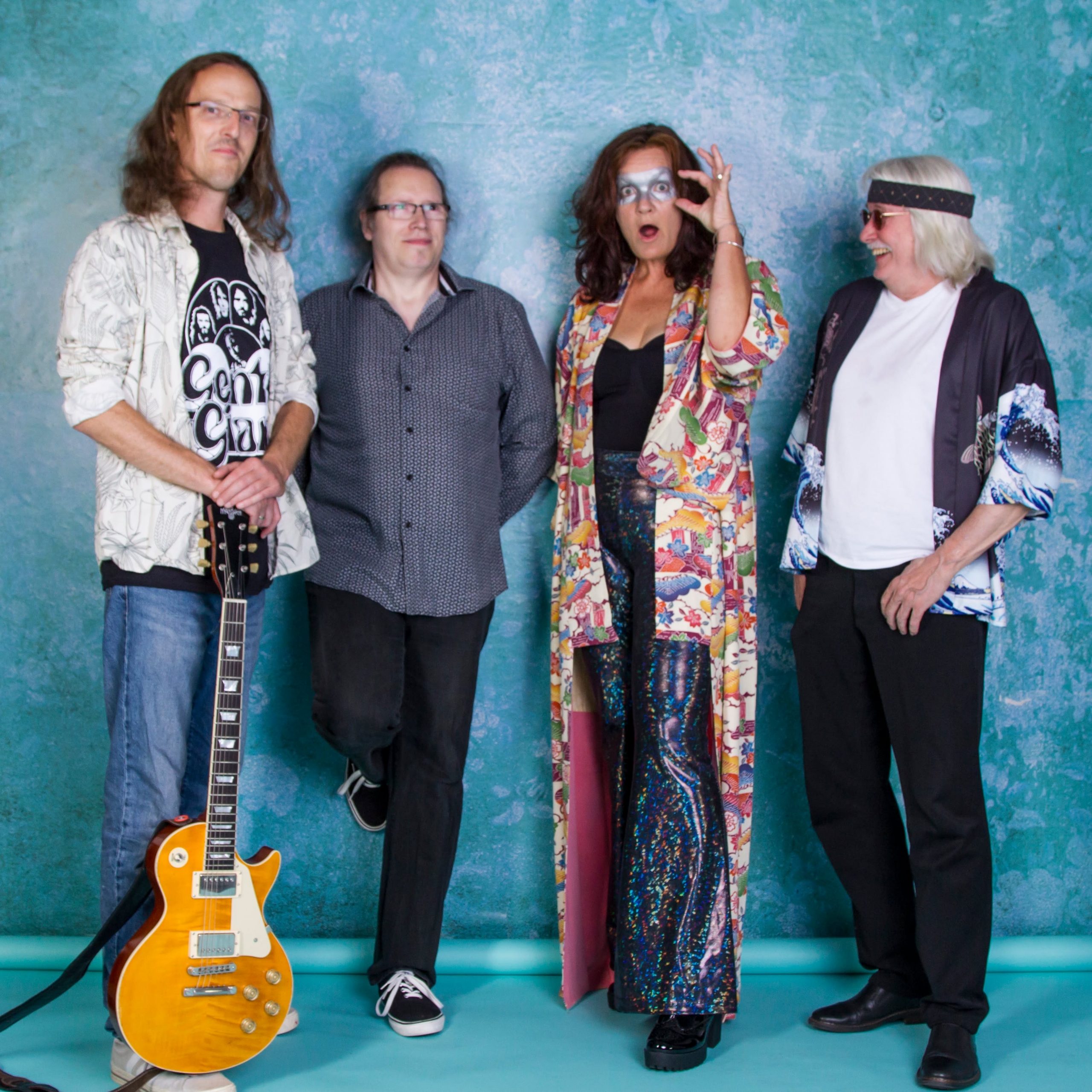 Entfällt:Giants, Dwarfs and Black Holes